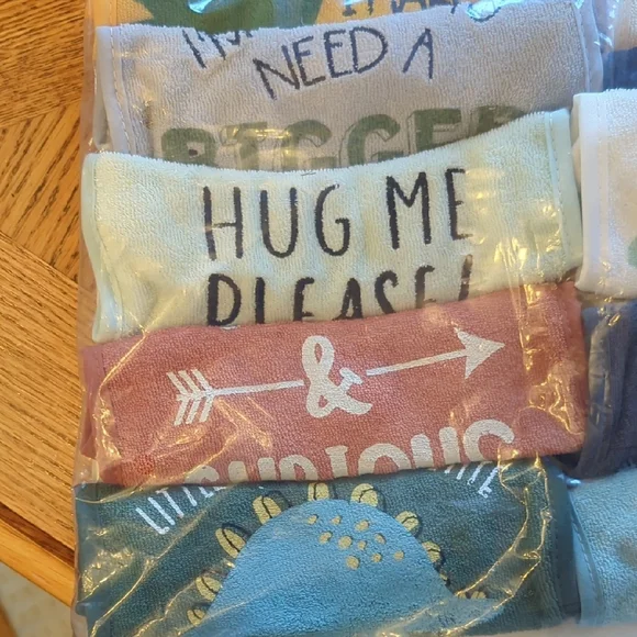 Colorful Graphic Baby Bib Set - Picture 3 of 4